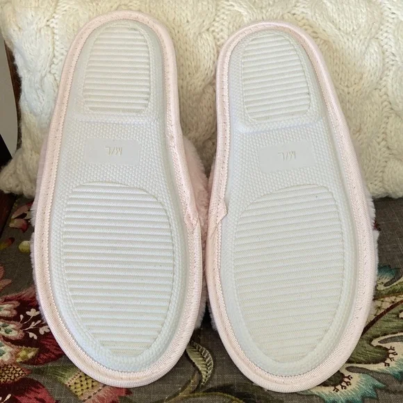 Splendid Slippers - Picture 5 of 8